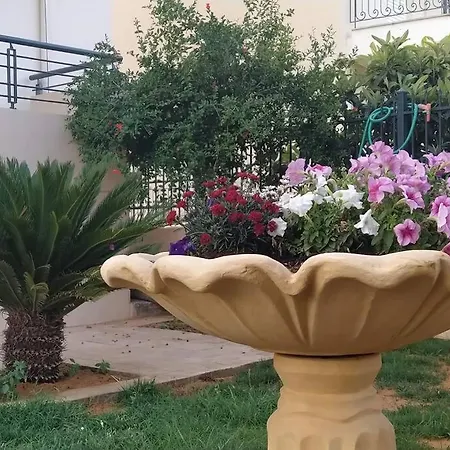 Μεγαλο Οροφοδιαμερισμα Με Κηπο Και Παρκιν-Καλαματα *