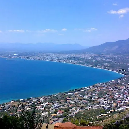 Appartamento Μεγαλο Οροφοδιαμερισμα Με Κηπο Και Παρκιν-Καλαματα Asprokhoma