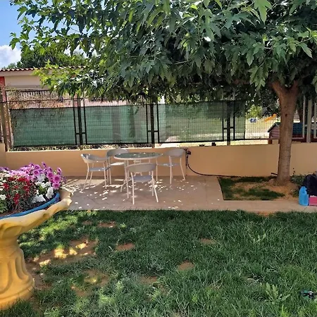 Appartamento Μεγαλο Οροφοδιαμερισμα Με Κηπο Και Παρκιν-Καλαματα